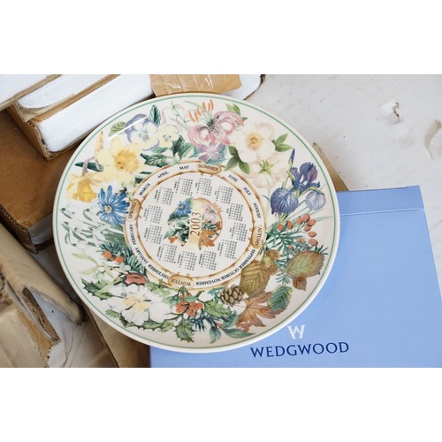 531 - Assortment of collectors plates to include Wedgwood ' Flower Fairies', Calendar plates, 'Birdwatcher... 