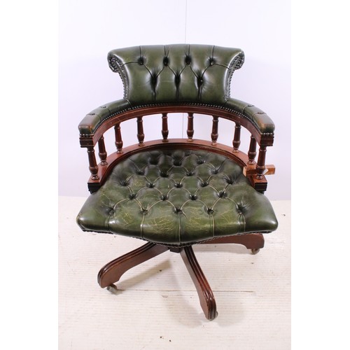 666 - Mahogany and green leatherette Chesterfield style button detail captain's swivel chair, H 85cm