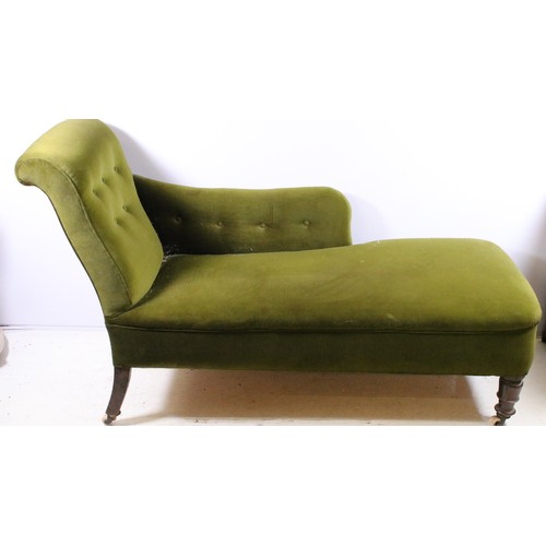 724 - 20th century green chaise longue with buttoned arm and back rail, with turned legs on casters, H 85c... 