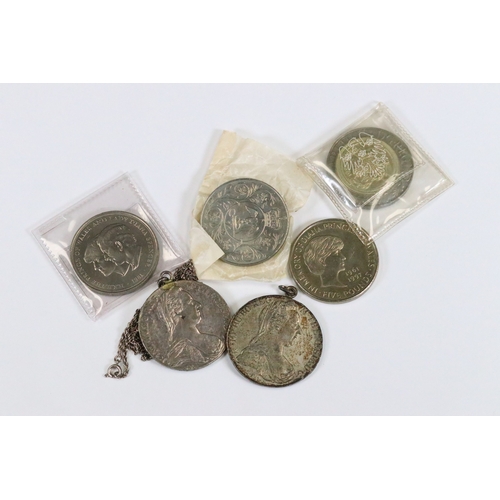 236 - A small collection of British commemorative coins together with two silver Maria Theresa thaler coin... 