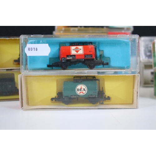 22 - 22 Cased / boxed N gauge items of rolling stock to include Minitrix, Fleischmann, Wrenn & Rapido fea... 