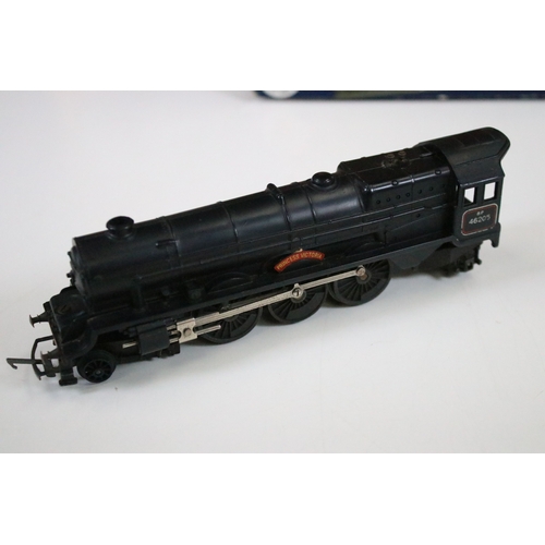 40 - Collection of OO gauge locomotives and items of rolling stock to include 2 x boxed locomotives featu... 