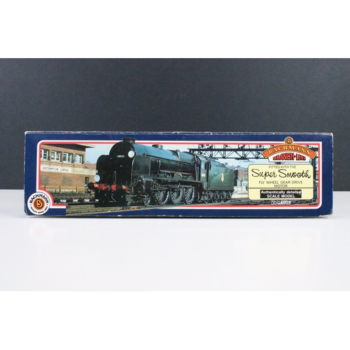 40 - Collection of OO gauge locomotives and items of rolling stock to include 2 x boxed locomotives featu... 