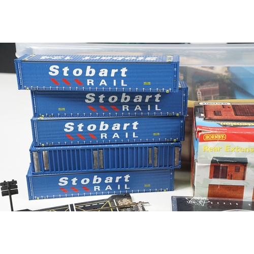 69 - Quantity of mixed model rail to include boxed Hornby Skaledale R8691 Rear Extension, boxed Hornby Sk... 