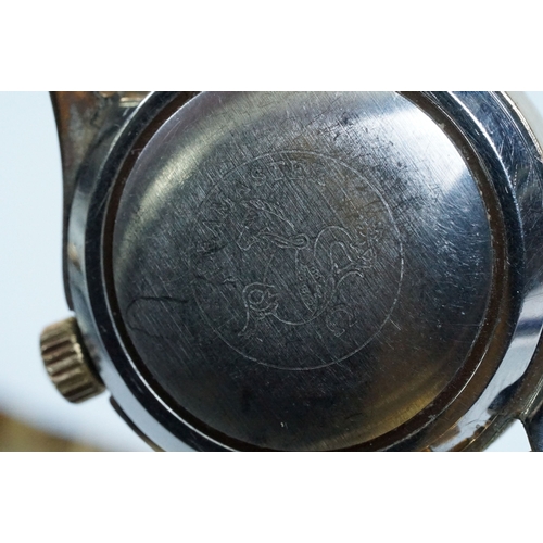 394 - Omega Seamaster Cosmic 2000 wrist watch having a round face with a gilt face with baton markers to t... 