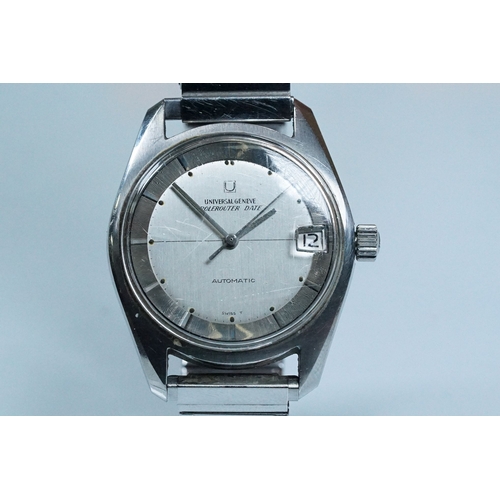 430 - 1960s Universal Geneve Polerouter date wrist watch having a silver dial with baton markers to the ch... 