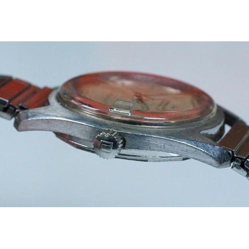 430 - 1960s Universal Geneve Polerouter date wrist watch having a silver dial with baton markers to the ch... 