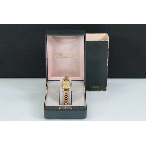 432 - Seiko Quartz 9ct gold wrist watch having a rectangular face with fine link bracelet strap. Hallmarke... 