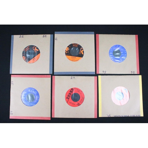 246 - Vinyl - 40 UK and USA pressing by James Brown spanning his career, including releases on King, Bethl... 