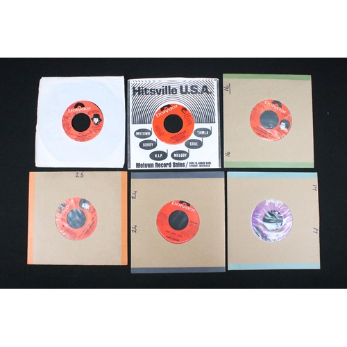 246 - Vinyl - 40 UK and USA pressing by James Brown spanning his career, including releases on King, Bethl... 