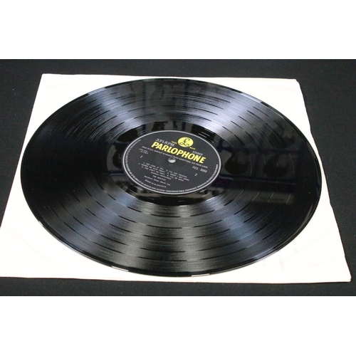 637 - Vinyl - The Beatles A Hard Days Night LP on Parlophone PCS 3058. Stereo, yellow and black Parlophone... 