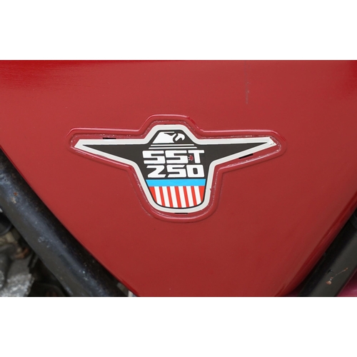 107A - Harley Davidson (AMF) SS 250CC motorcycle, 1976, single cylinder 2-stroke engine with rear suspensio... 