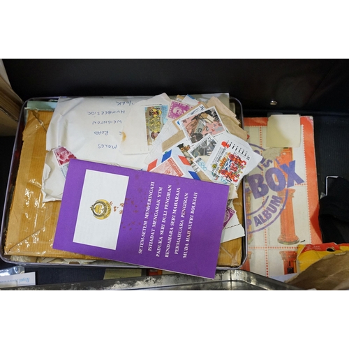 409 - Collection of stamps to include 25 presentation packs mint stamps and a large quantity of kilo ware ... 