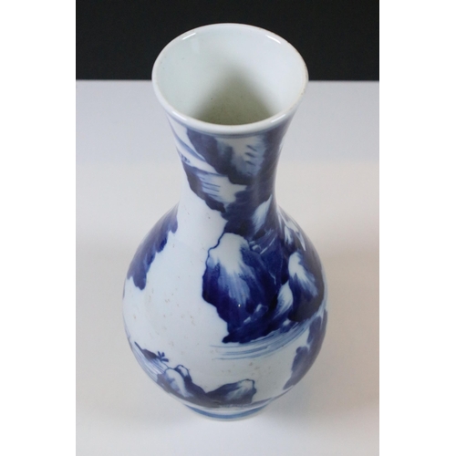 41 - Collection of three Chinese ceramic items to include Late 19th Century Qing Dynasty blue and white v... 