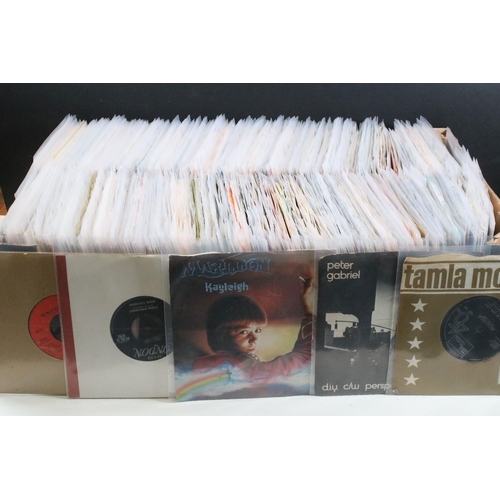 414 - Vinyl Records - A large collection of mainly rock and pop 7