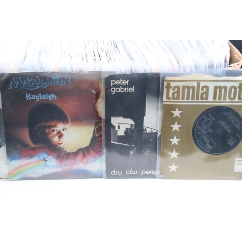 414 - Vinyl Records - A large collection of mainly rock and pop 7