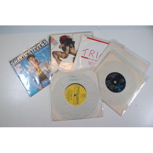 414 - Vinyl Records - A large collection of mainly rock and pop 7