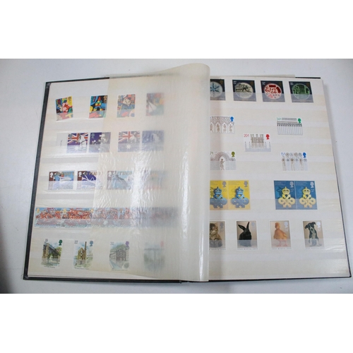 418 - Collection of British, Commonwealth and World stamps contained within albums to include a good selec... 