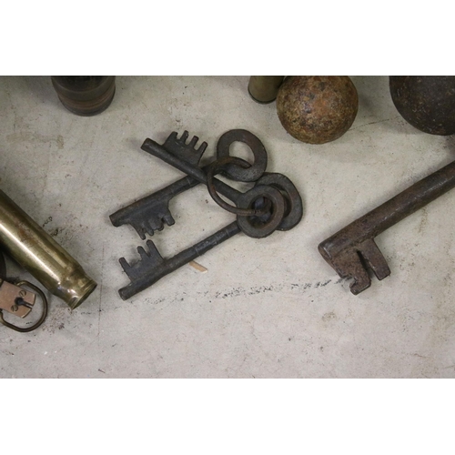 437 - Collection of WWI shell cases and shell cartridges together with a MKIII 1941 TG.Co.Ltd London Compa... 