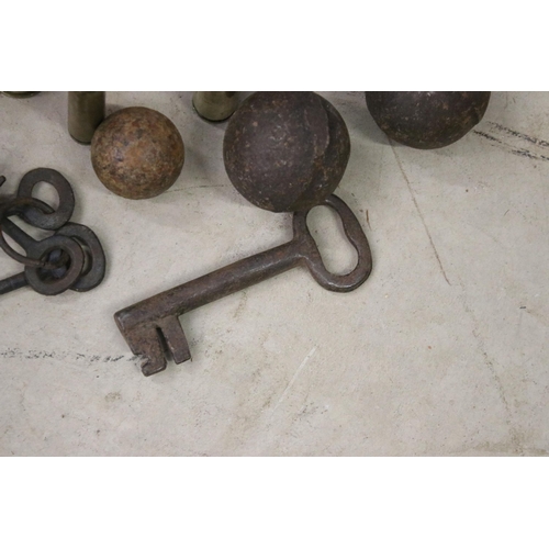 437 - Collection of WWI shell cases and shell cartridges together with a MKIII 1941 TG.Co.Ltd London Compa... 