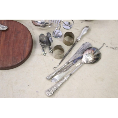 448 - Collection of mixed metalware to include brass ashtray with deer in foliage decoration, Art Nouveau ... 