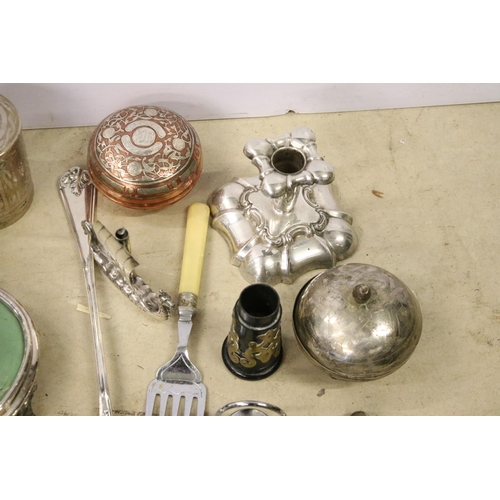 448 - Collection of mixed metalware to include brass ashtray with deer in foliage decoration, Art Nouveau ... 