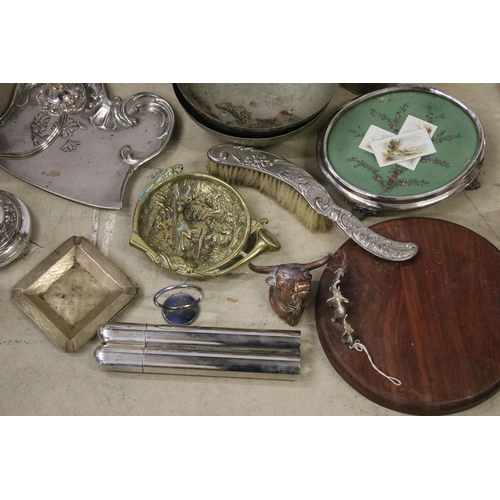 448 - Collection of mixed metalware to include brass ashtray with deer in foliage decoration, Art Nouveau ... 