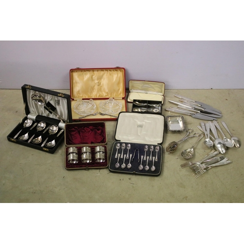 450 - Collection of mixed silver plate to include cased Elkington & Co. spoon set, cased Harrods A1 silver... 