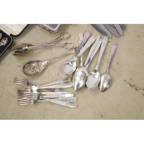 450 - Collection of mixed silver plate to include cased Elkington & Co. spoon set, cased Harrods A1 silver... 