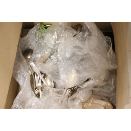 450 - Collection of mixed silver plate to include cased Elkington & Co. spoon set, cased Harrods A1 silver... 