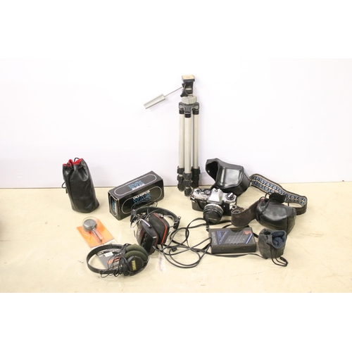 453 - Collection of cameras and equipment to include boxed Olympus XA2, Olympus OM10, tripod stand etc. To... 