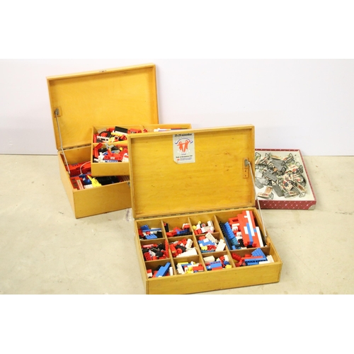 458 - Collection of mixed items to include Attaque Army Battle game figures Circa 1920 (Total of 72 pieces... 