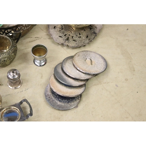 459 - Collection of mixed silver plate and metalware items to include dinner plate coasters, cased EPNS te... 