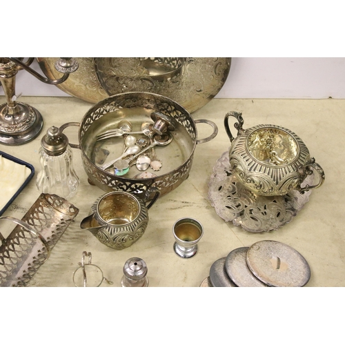 459 - Collection of mixed silver plate and metalware items to include dinner plate coasters, cased EPNS te... 