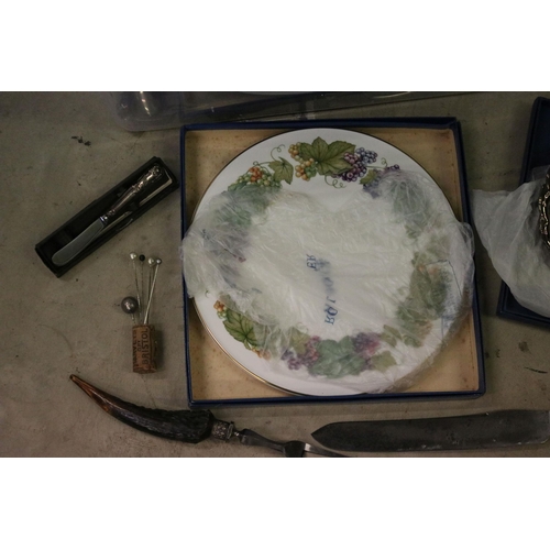 472 - Collection of silver plated cutlery to include a shell pattern cutlery canteen, antler handled carvi... 