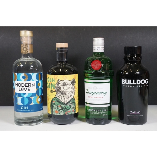 487 - Alcohol - Collection of 12 70cl bottles of gin to include Hendrick's Gin, Tanqueray London Dry Gin, ... 