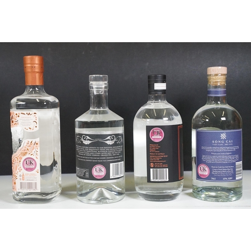 487 - Alcohol - Collection of 12 70cl bottles of gin to include Hendrick's Gin, Tanqueray London Dry Gin, ... 