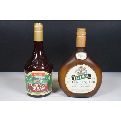 488 - Alcohol - Collection of 11 bottles of mixed alcohol to include The Famous Grouse Scotch Whisky Rugby... 