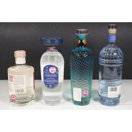 492 - Alcohol - Collection of 12 70cl bottles of gin to include 135° East HyoGo Dry Gin, Mermaid Gin Isle ... 