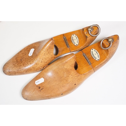 494 - Alcohol & Collectables - Two bottles of alcohol to include VAT 69 Scotch Whisky and Croft Late Bottl... 