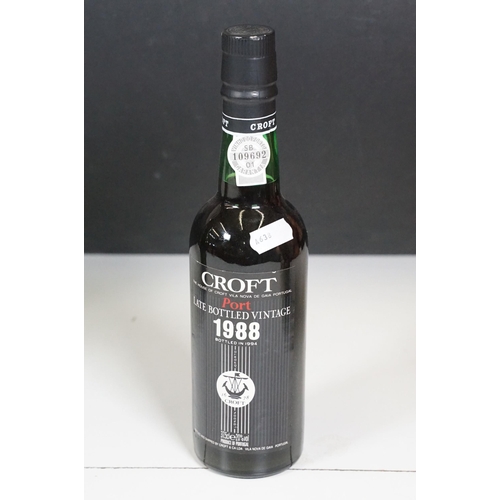 494 - Alcohol & Collectables - Two bottles of alcohol to include VAT 69 Scotch Whisky and Croft Late Bottl... 