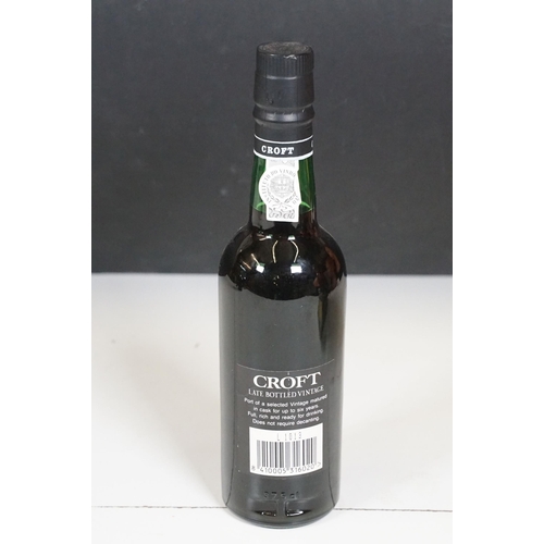 494 - Alcohol & Collectables - Two bottles of alcohol to include VAT 69 Scotch Whisky and Croft Late Bottl... 