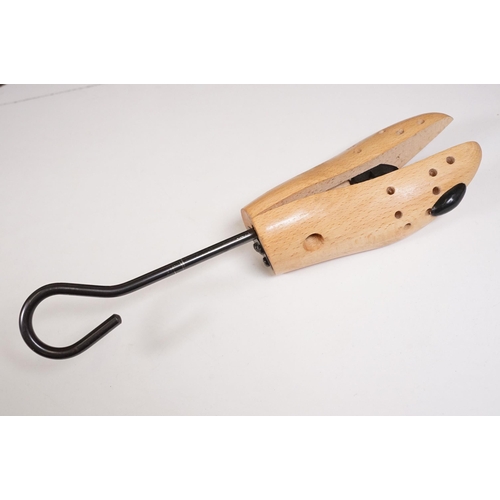 494 - Alcohol & Collectables - Two bottles of alcohol to include VAT 69 Scotch Whisky and Croft Late Bottl... 