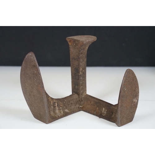 494 - Alcohol & Collectables - Two bottles of alcohol to include VAT 69 Scotch Whisky and Croft Late Bottl... 