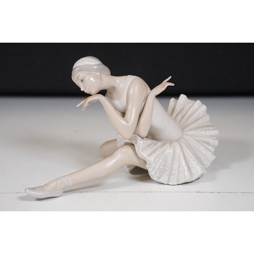 117 - Collection of ceramics to include Royal Doulton HN2397 Margaret lady figurine, Royal Doulton HN3629 ... 