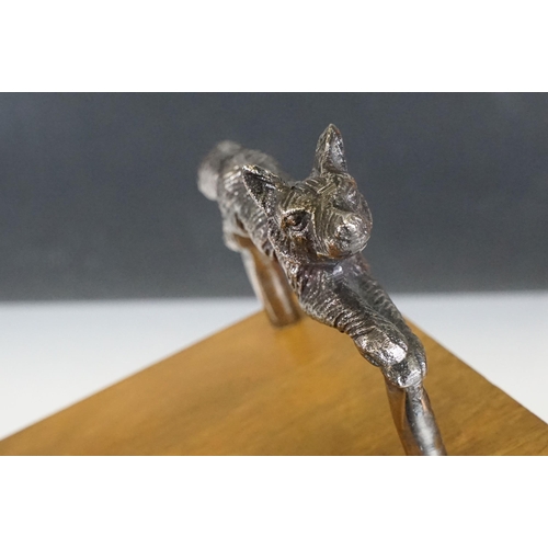 152 - Wooden bookstand with cast metal supports in the form of running foxes, on four ball feet, 44cm long