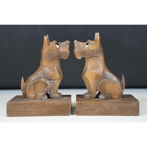 155 - Pair of Art Deco wooden carved ‘Scottie Dog ‘ bookends, with glass eyes, 15cm high