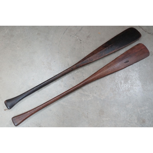 461 - Collection of five canoeing / kayaking paddles