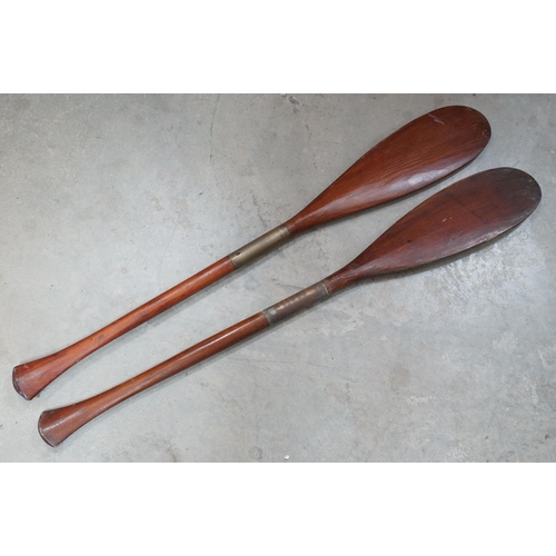 461 - Collection of five canoeing / kayaking paddles