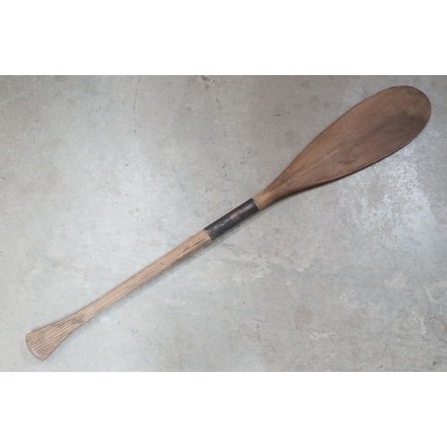 461 - Collection of five canoeing / kayaking paddles